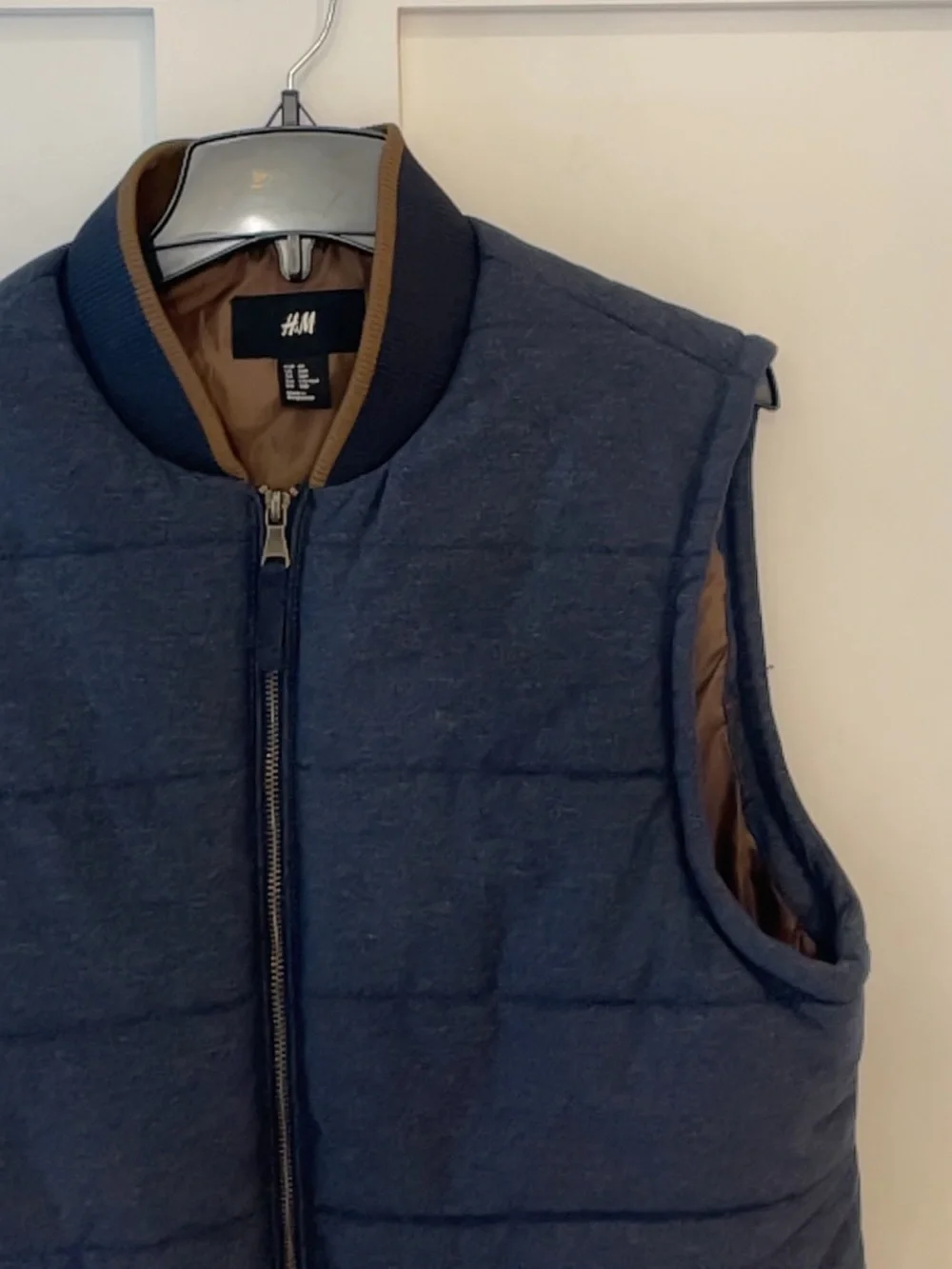 H&M Men’s Quilted Navy/Caramel Puffer Vest Size 38R(medium)